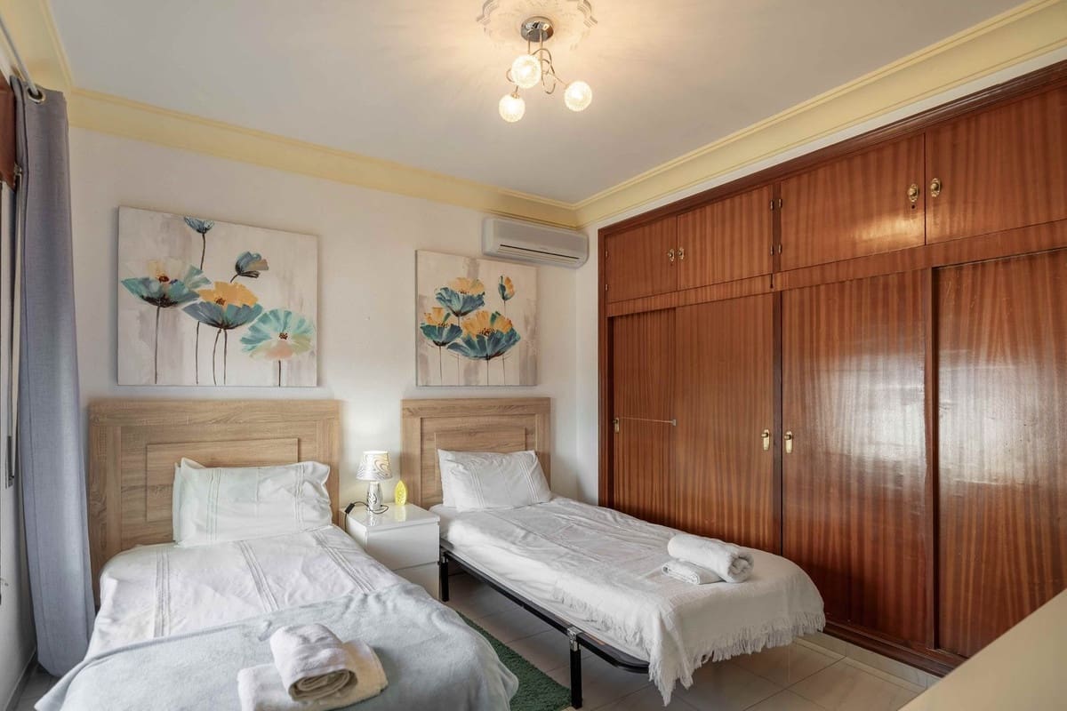 Chalet de 5 habitaciones en Estepona en venta con piscina garaje - 995.000 € (Ref: 9480522)