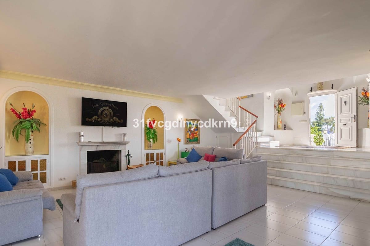 5 soverom Villa til salgs i Estepona med svømmebasseng garasje - € 995 000 (Ref: 9480522)