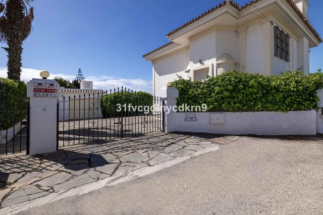 5 soverom Villa til salgs i Centro, Estepona med svømmebasseng garasje - € 995 000 (Ref: 9480522)