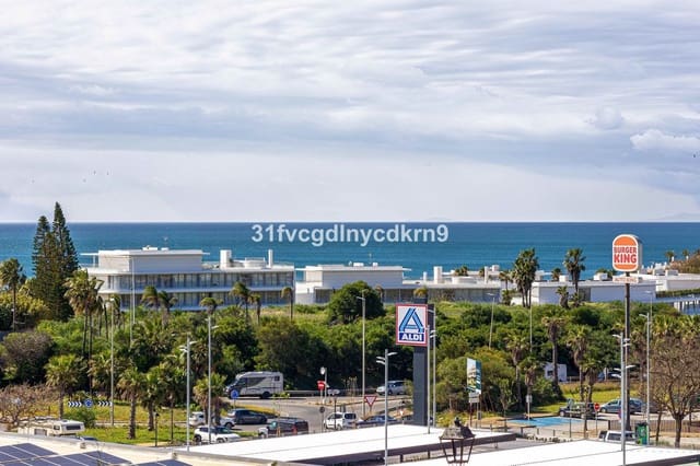 5 soverom Villa til salgs i Centro, Estepona med svømmebasseng garasje - € 995 000 (Ref: 9480522)