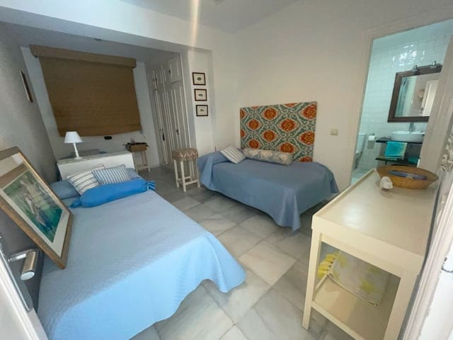 Chalet de 5 habitaciones en Sotogrande Alto, San Roque en venta con piscina - 995.000 € (Ref: 9480523)