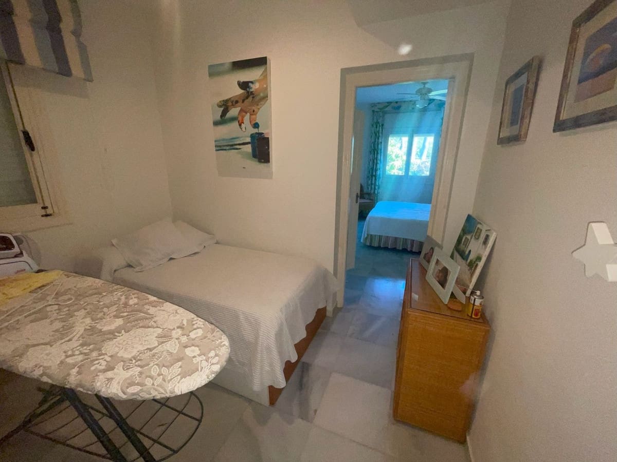 5 bedroom Villa for sale in Sotogrande with pool - € 995,000 (Ref: 9480523)