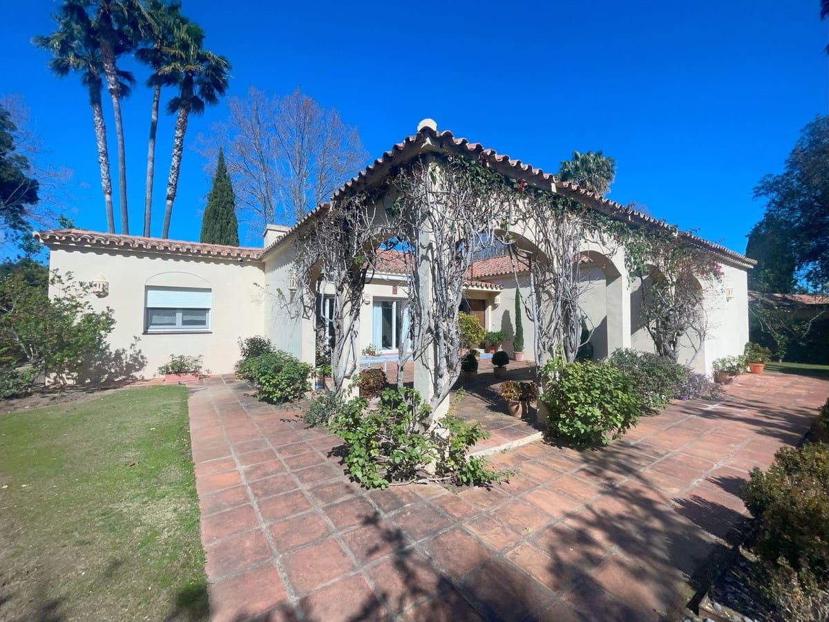 5 bedroom Villa for sale in Sotogrande with pool - € 995,000 (Ref: 9480523)