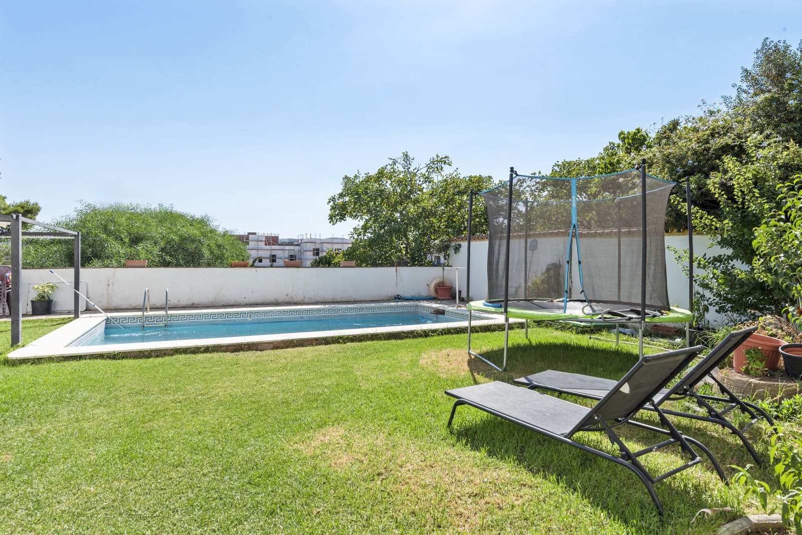 6 soveværelse Villa til salg i Estepona med swimmingpool - € 995.000 (Ref: 9480525)