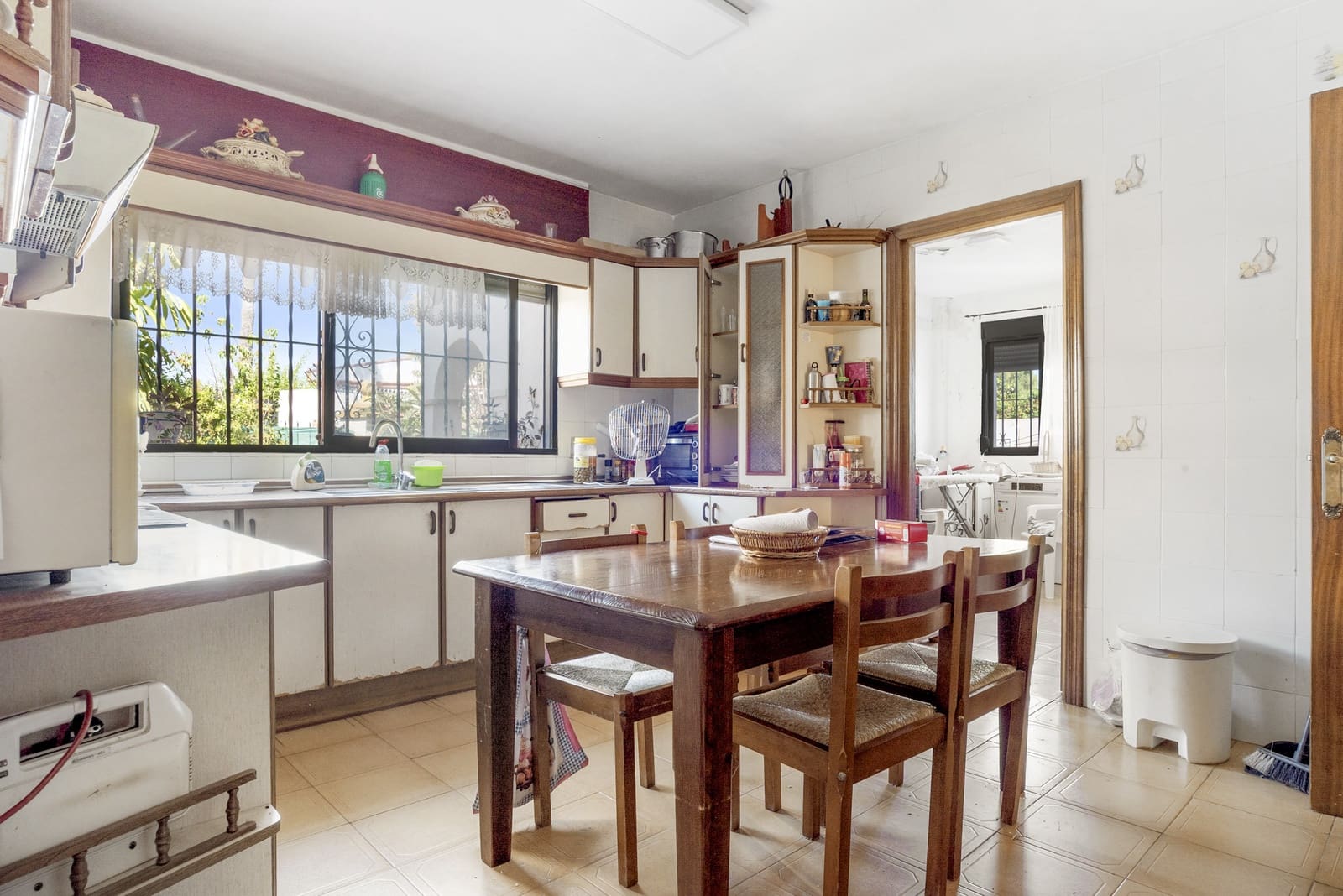 6 soveværelse Villa til salg i Estepona med swimmingpool - € 995.000 (Ref: 9480525)