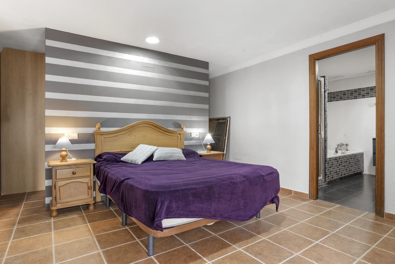 6 soveværelse Villa til salg i Estepona med swimmingpool - € 995.000 (Ref: 9480525)