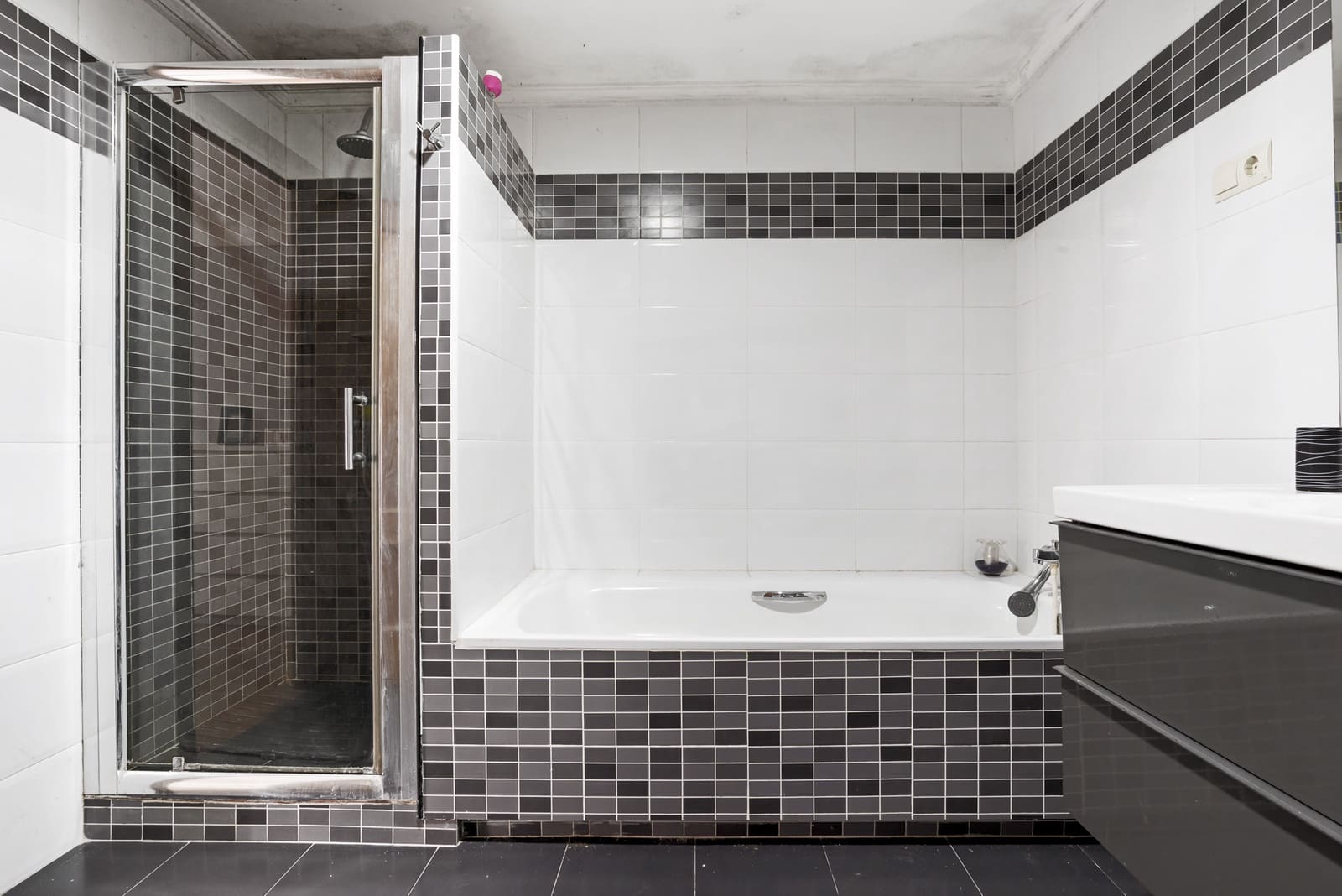 6 soveværelse Villa til salg i Estepona med swimmingpool - € 995.000 (Ref: 9480525)