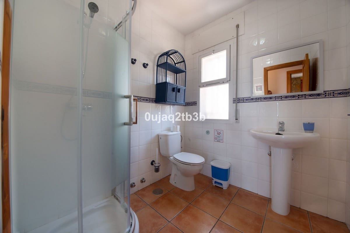 6 sypialnia Willa na sprzedaż w Estepona z basenem - 995 000 € (Ref: 9480526)