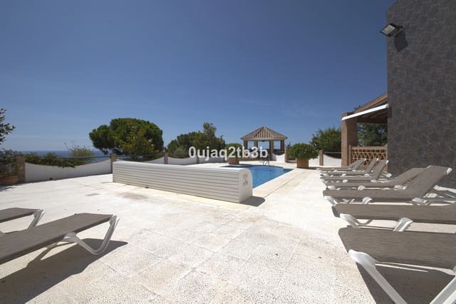 6 soveværelse Villa til salg i Centro, Estepona med swimmingpool - € 1.095.000 (Ref: 9480526)
