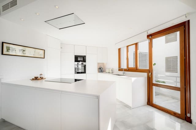 2 slaapkamer Appartement te koop in La Dama de Noche - La Alzambra, Marbella met zwembad - € 995.000 (Ref: 9480527)