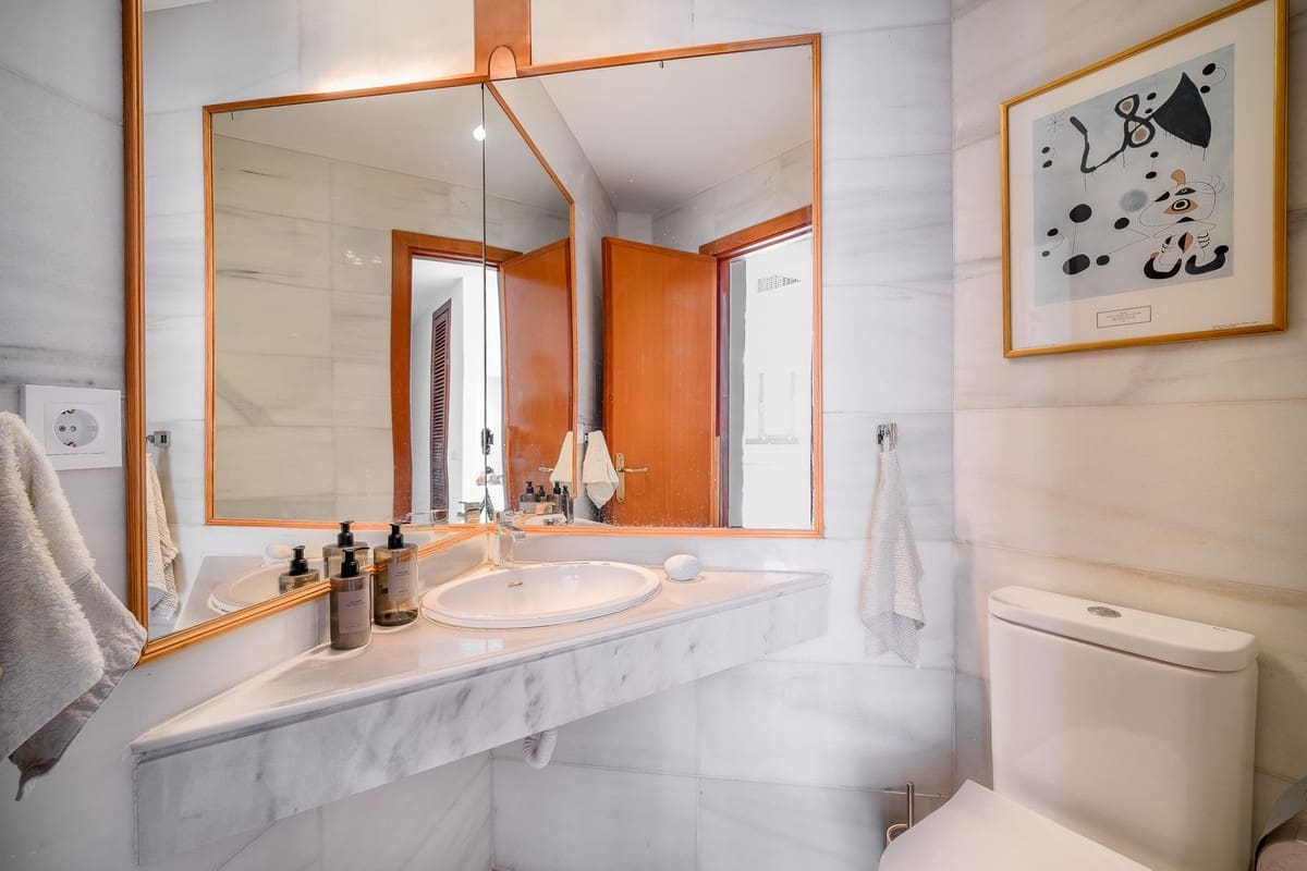 2 slaapkamer Appartement te koop in Nueva Andalucia met zwembad - € 995.000 (Ref: 9480527)