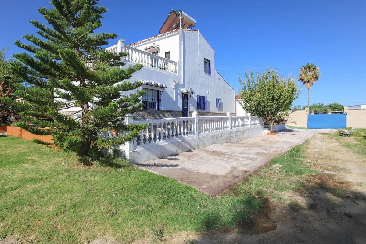 5 bedroom Villa for sale in Alhaurin de la Torre - € 997,000 (Ref: 9480530)
