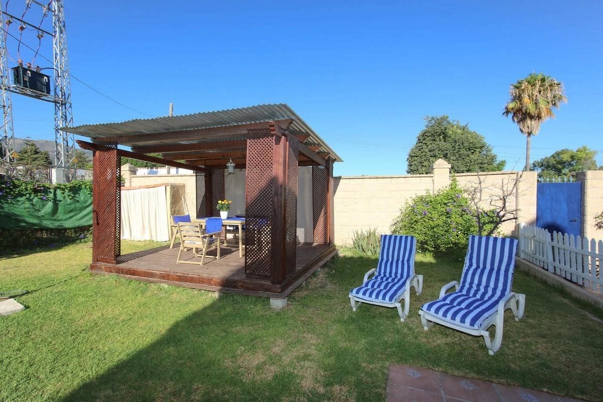 5 bedroom Villa for sale in Alhaurin de la Torre - € 997,000 (Ref: 9480530)