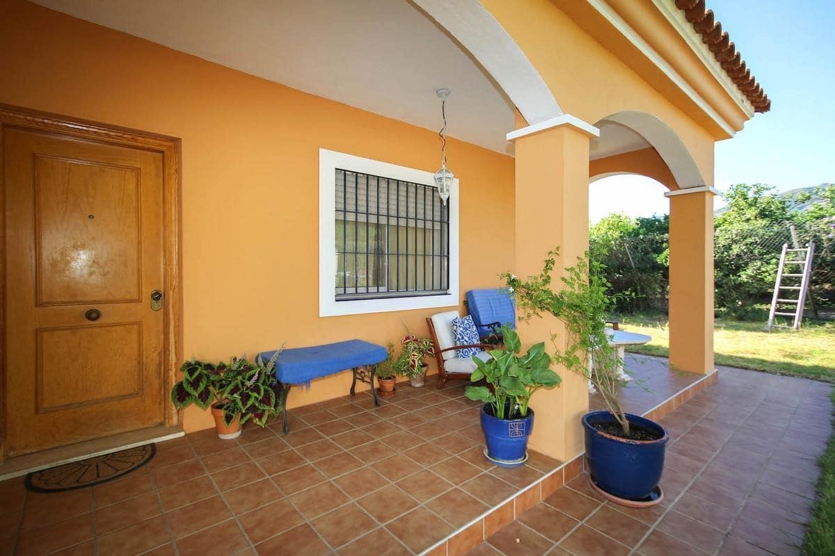 5 bedroom Villa for sale in Alhaurin de la Torre - € 997,000 (Ref: 9480530)