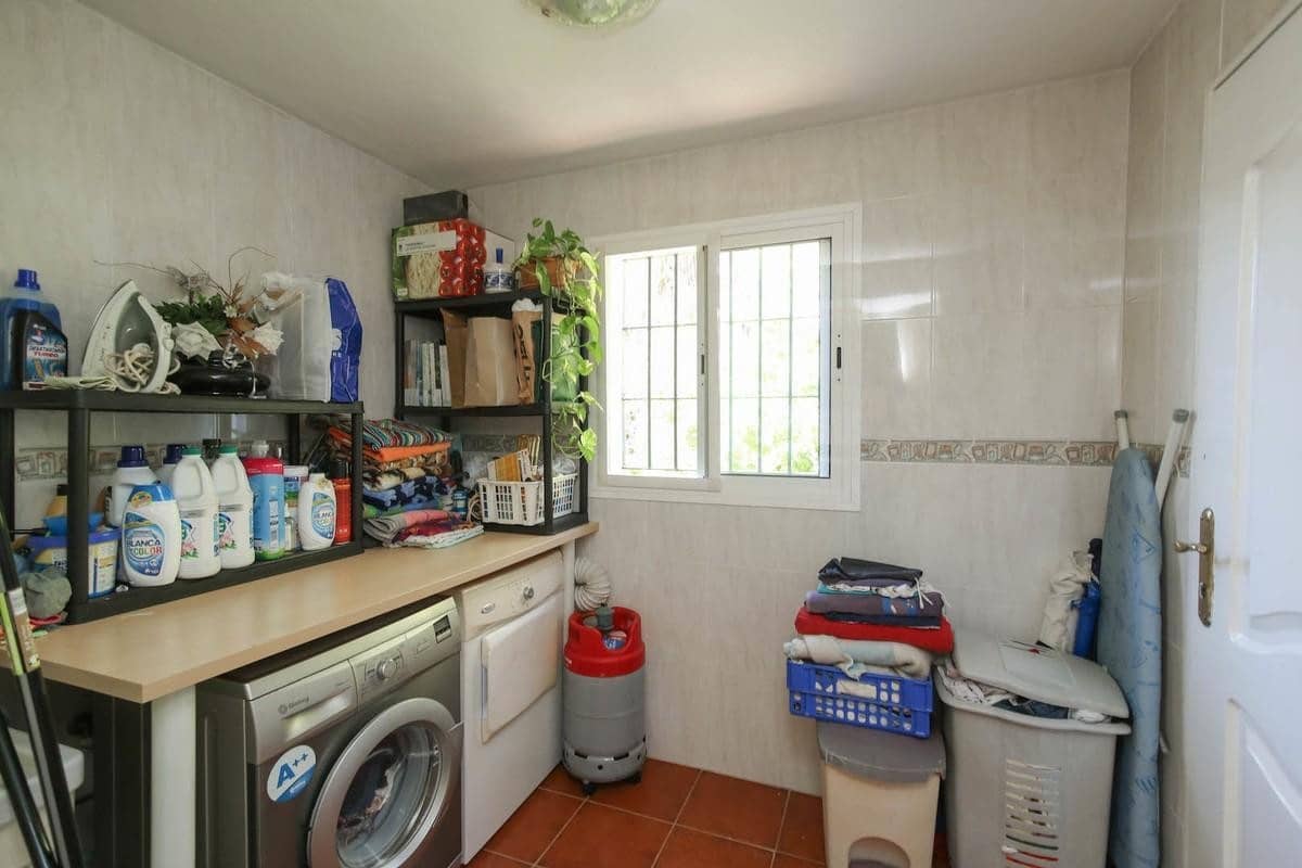 5 bedroom Villa for sale in Alhaurin de la Torre - € 997,000 (Ref: 9480530)