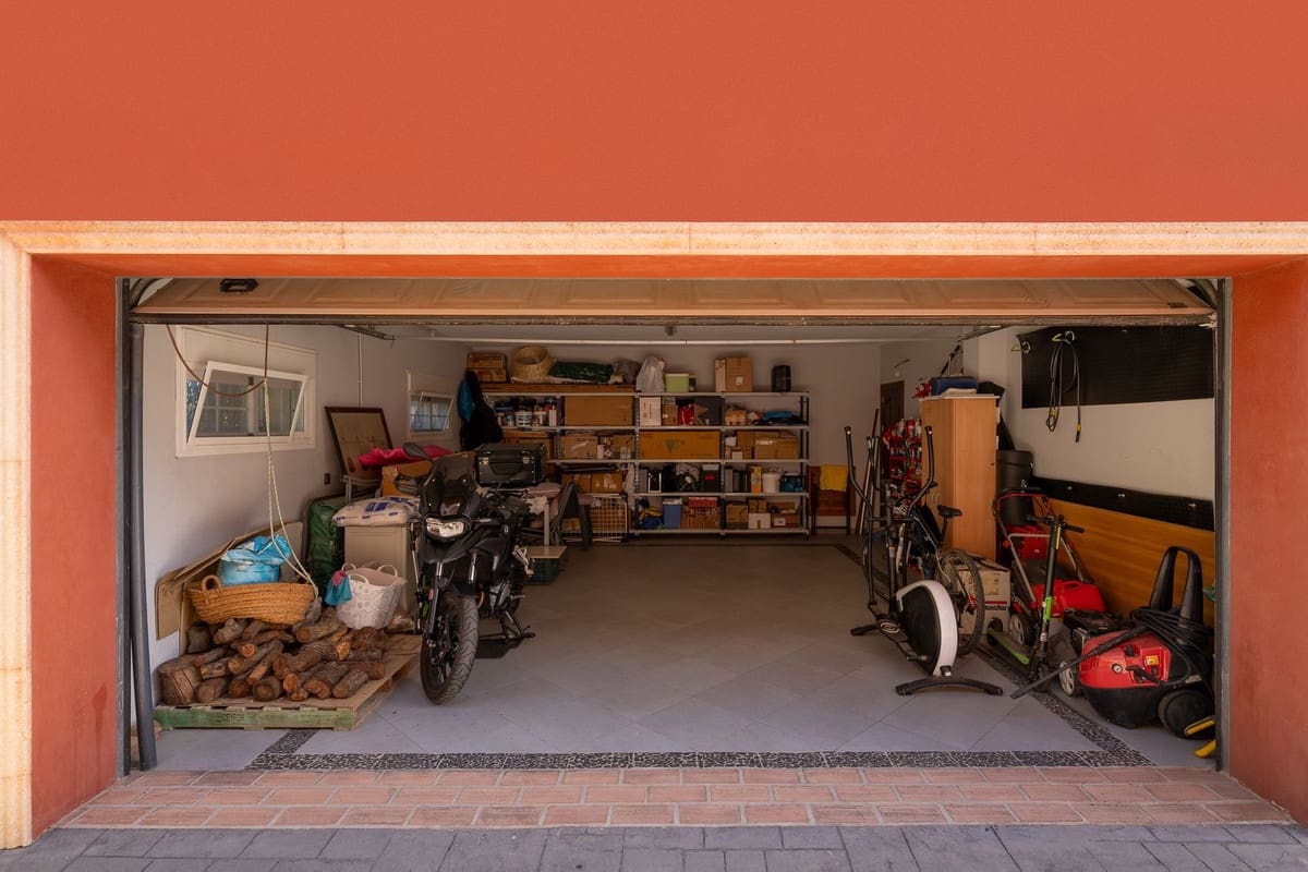 5 bedroom Villa for sale in Alhaurin de la Torre with pool garage - € 998,000 (Ref: 9480532)