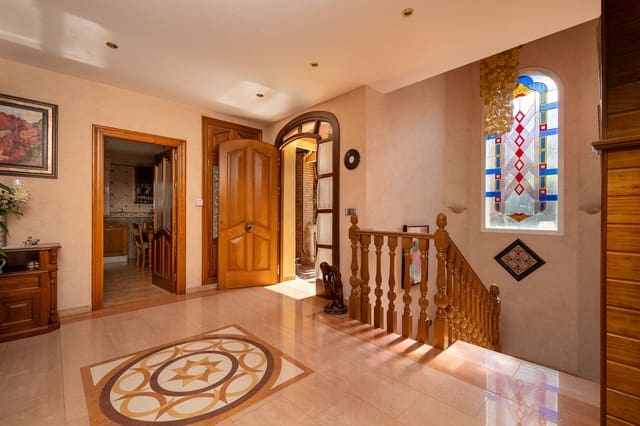 5 bedroom Villa for sale in Alhaurín de la Torre with pool garage - € 998,000 (Ref: 9480532)