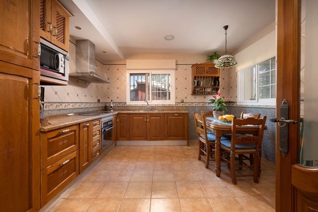 5 bedroom Villa for sale in Alhaurín de la Torre with pool garage - € 998,000 (Ref: 9480532)