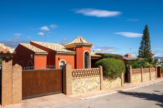 5 bedroom Villa for sale in Alhaurín de la Torre with pool garage - € 998,000 (Ref: 9480532)