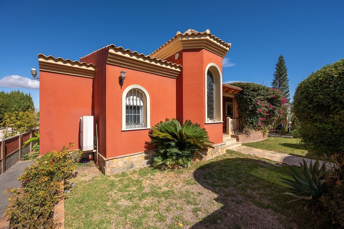 5 bedroom Villa for sale in Alhaurin de la Torre with pool garage - € 998,000 (Ref: 9480532)