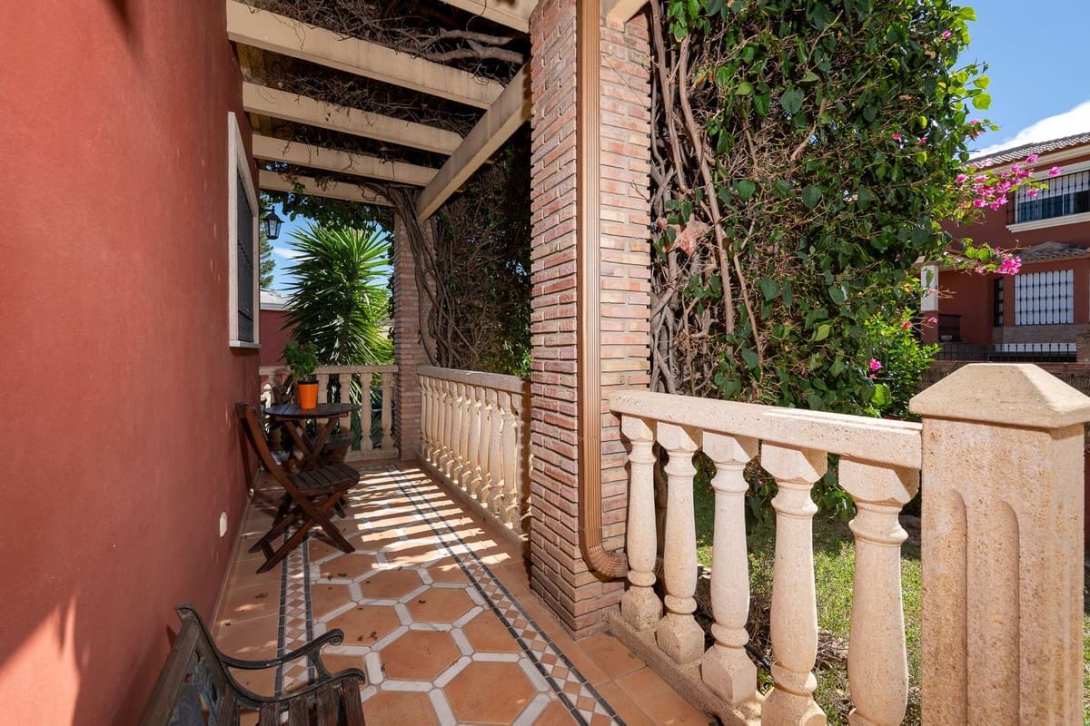 5 bedroom Villa for sale in Alhaurin de la Torre with pool garage - € 998,000 (Ref: 9480532)