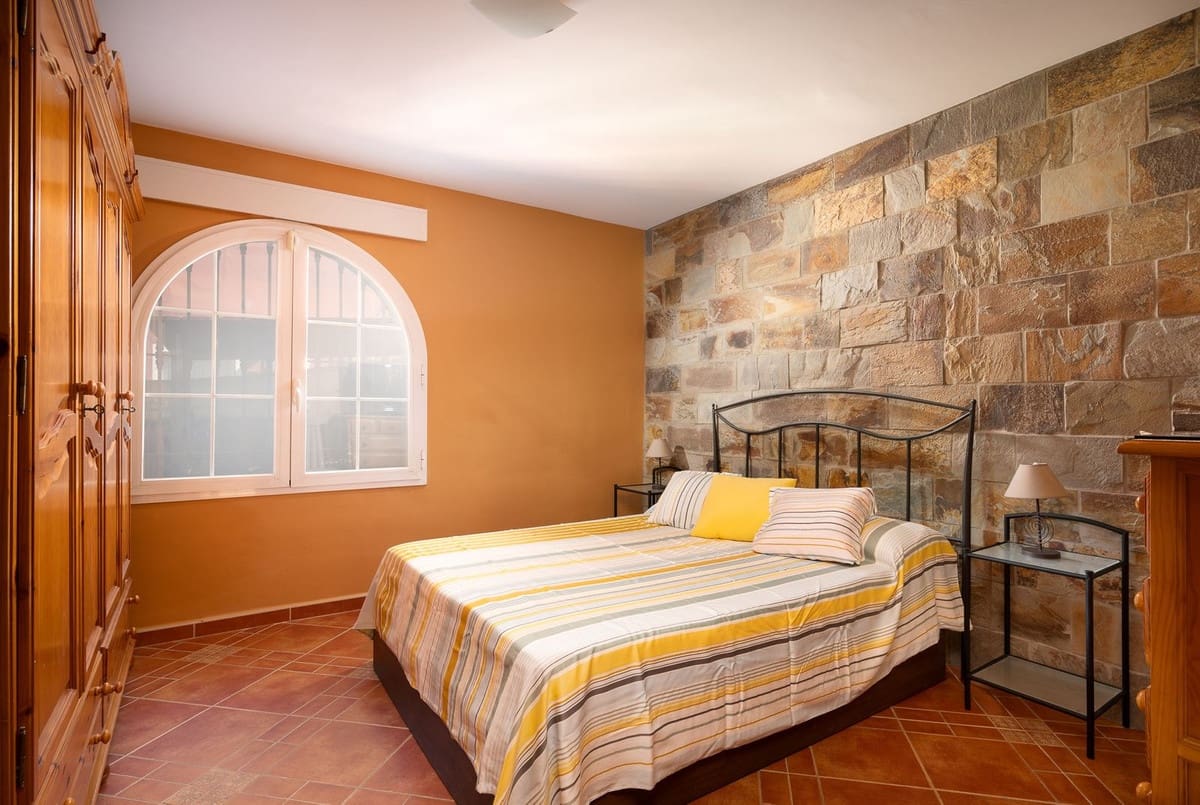 5 bedroom Villa for sale in Alhaurin de la Torre with pool garage - € 998,000 (Ref: 9480532)