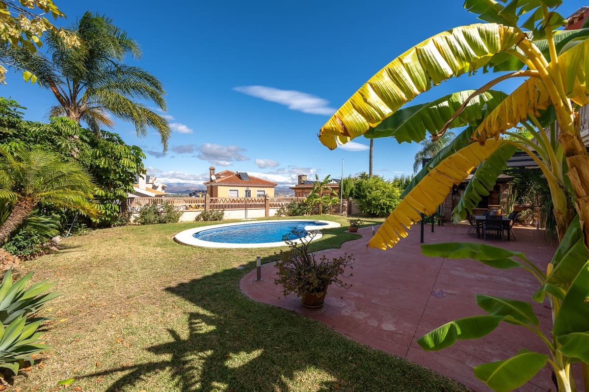 5 bedroom Villa for sale in Alhaurin de la Torre with pool garage - € 998,000 (Ref: 9480532)