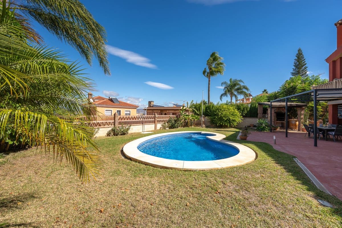 5 bedroom Villa for sale in Alhaurin de la Torre with pool garage - € 998,000 (Ref: 9480532)