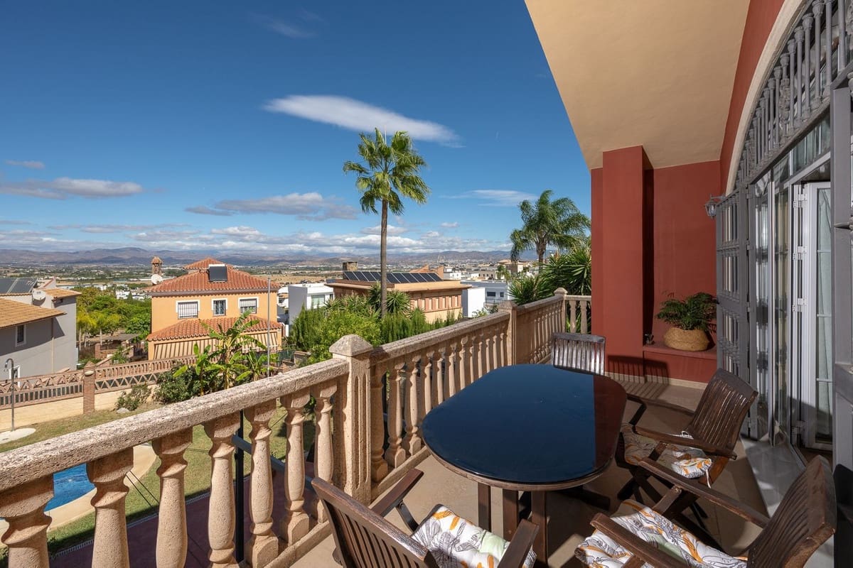 5 bedroom Villa for sale in Alhaurin de la Torre with pool garage - € 998,000 (Ref: 9480532)