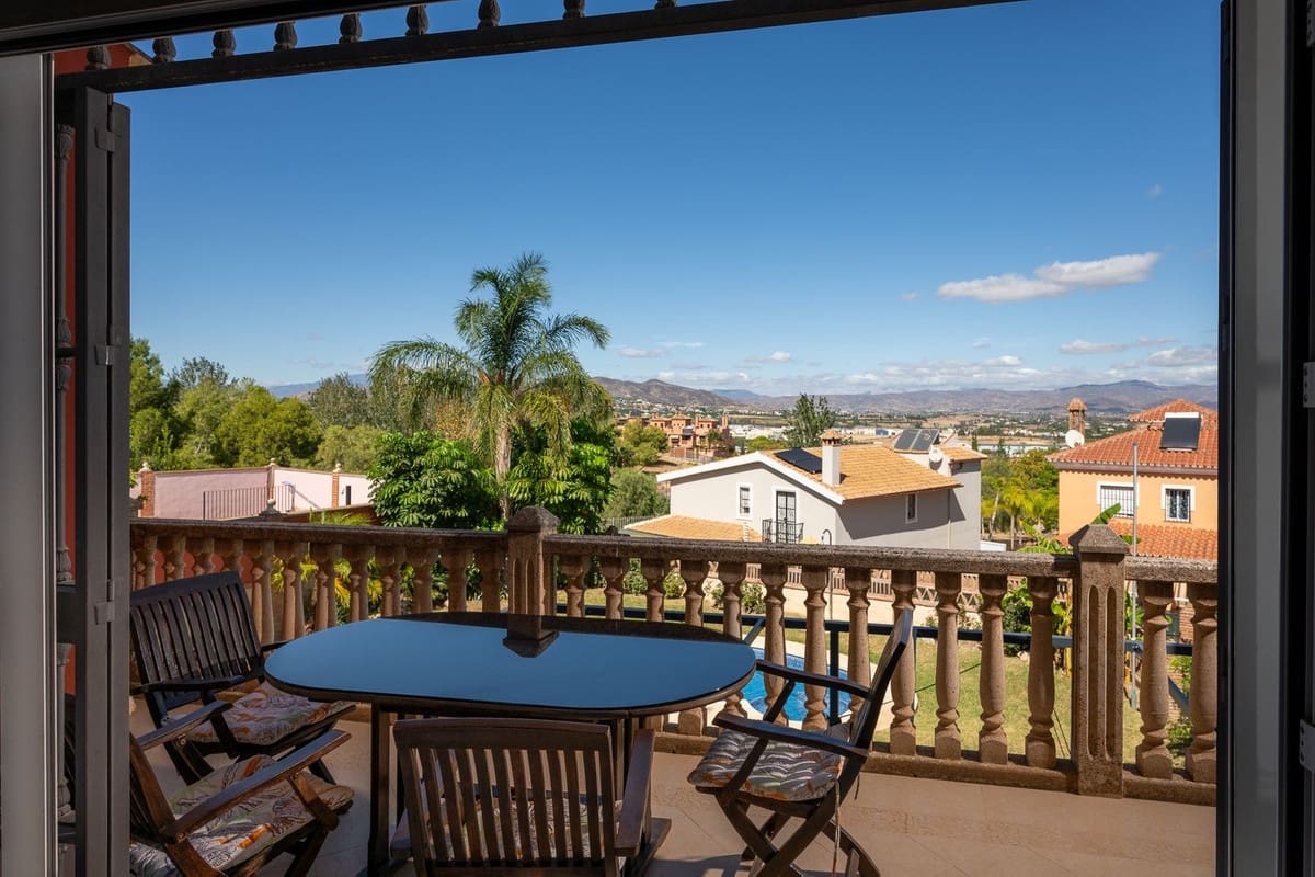 5 bedroom Villa for sale in Alhaurin de la Torre with pool garage - € 998,000 (Ref: 9480532)