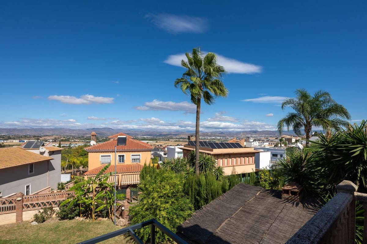 5 bedroom Villa for sale in Alhaurin de la Torre with pool garage - € 998,000 (Ref: 9480532)