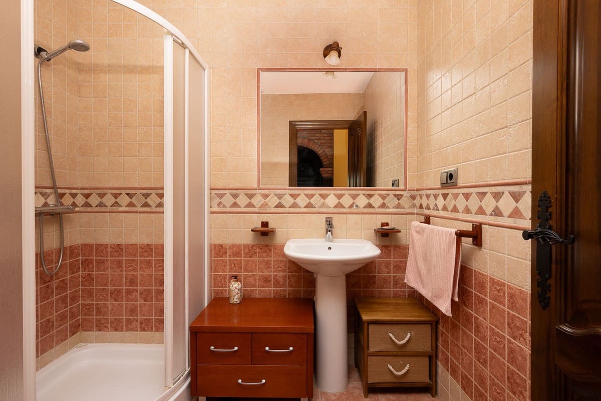 5 bedroom Villa for sale in Alhaurin de la Torre with pool garage - € 998,000 (Ref: 9480532)