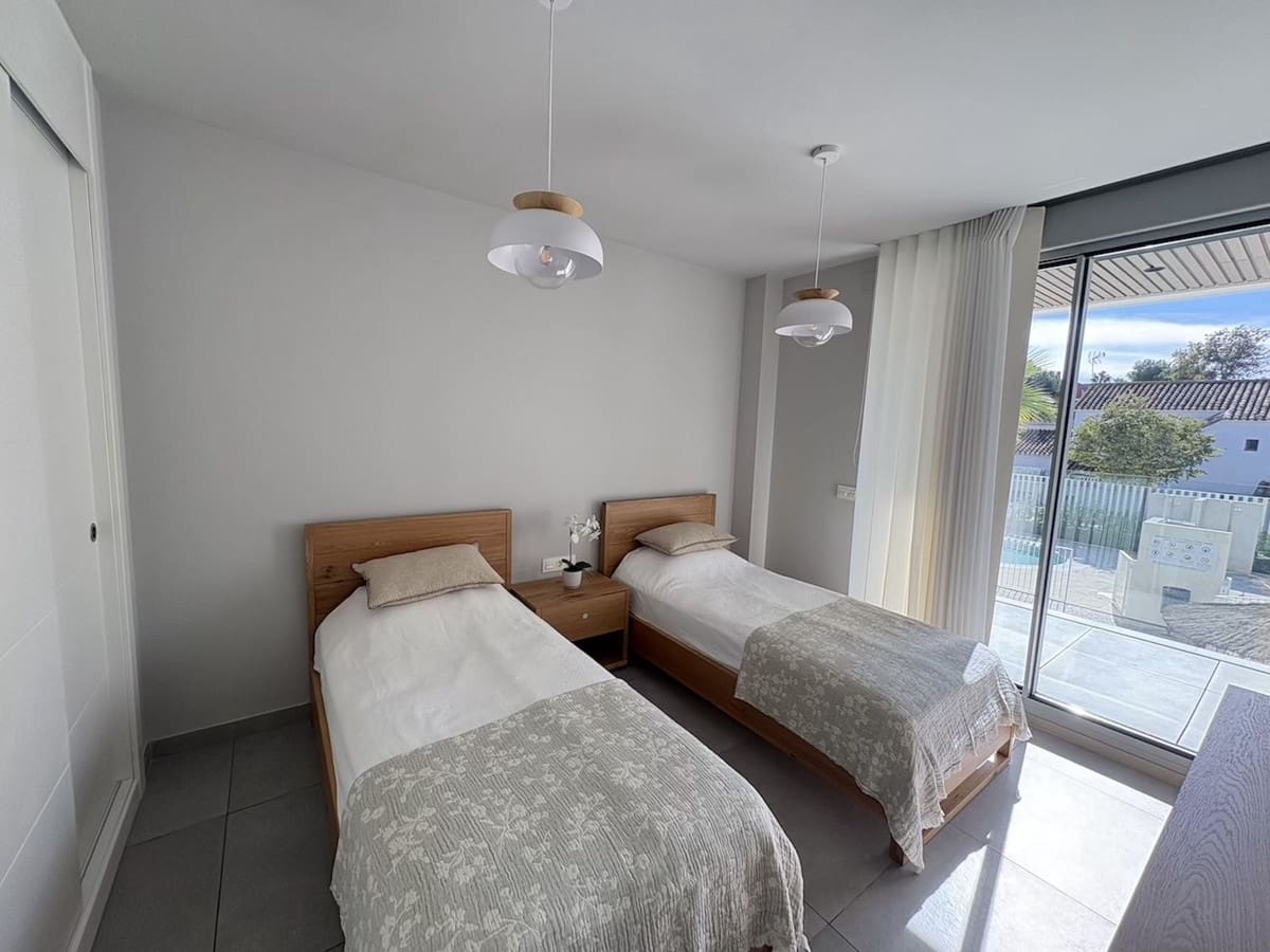 3 bedroom Apartment for sale in Elviria with pool - € 999,000 (Ref: 9480533)