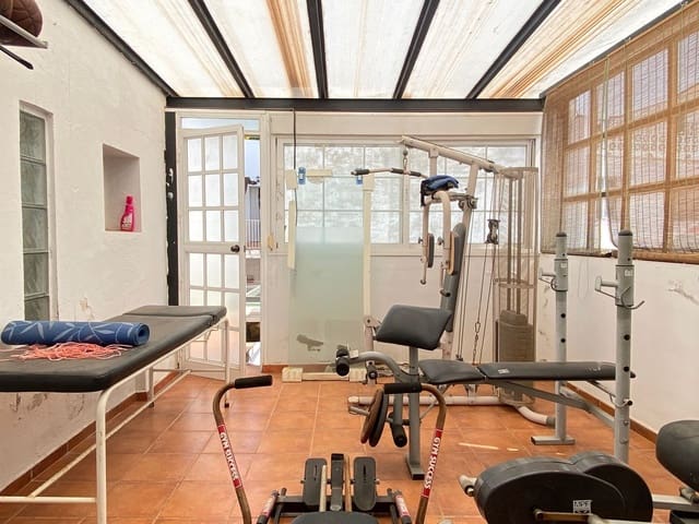 7 soveværelse Byhus til salg i Marbella - € 999.999 (Ref: 9480535)