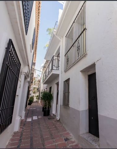Casa de 7 habitaciones en Marbella en venta - 2.100.000 € (Ref: 9480535)