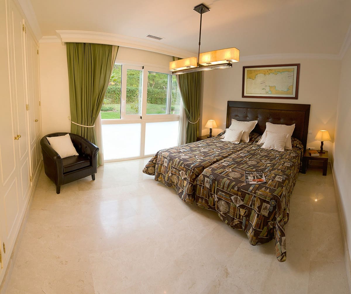 2 sypialnia Apartament na sprzedaż w Marbella z basenem - 1 000 000 € (Ref: 9480536)