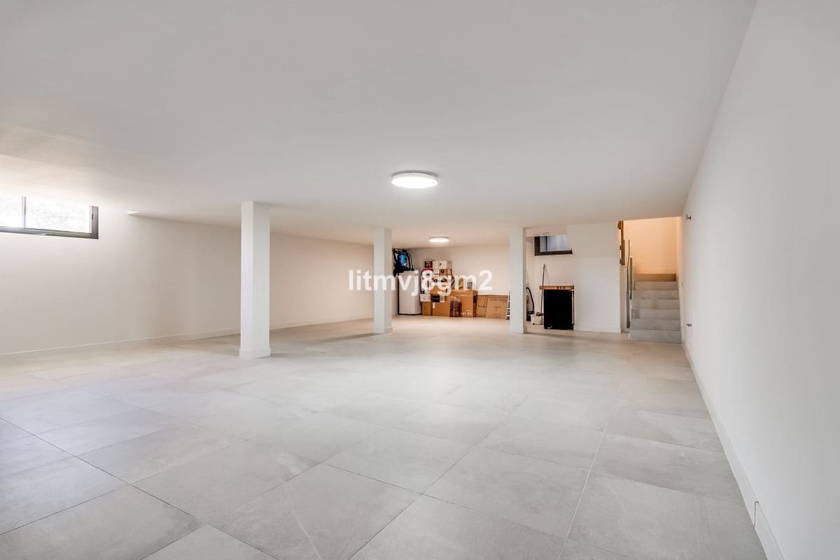 3 bedroom Apartment for sale in Cabopino with pool - € 1,000,000 (Ref: 9480537)