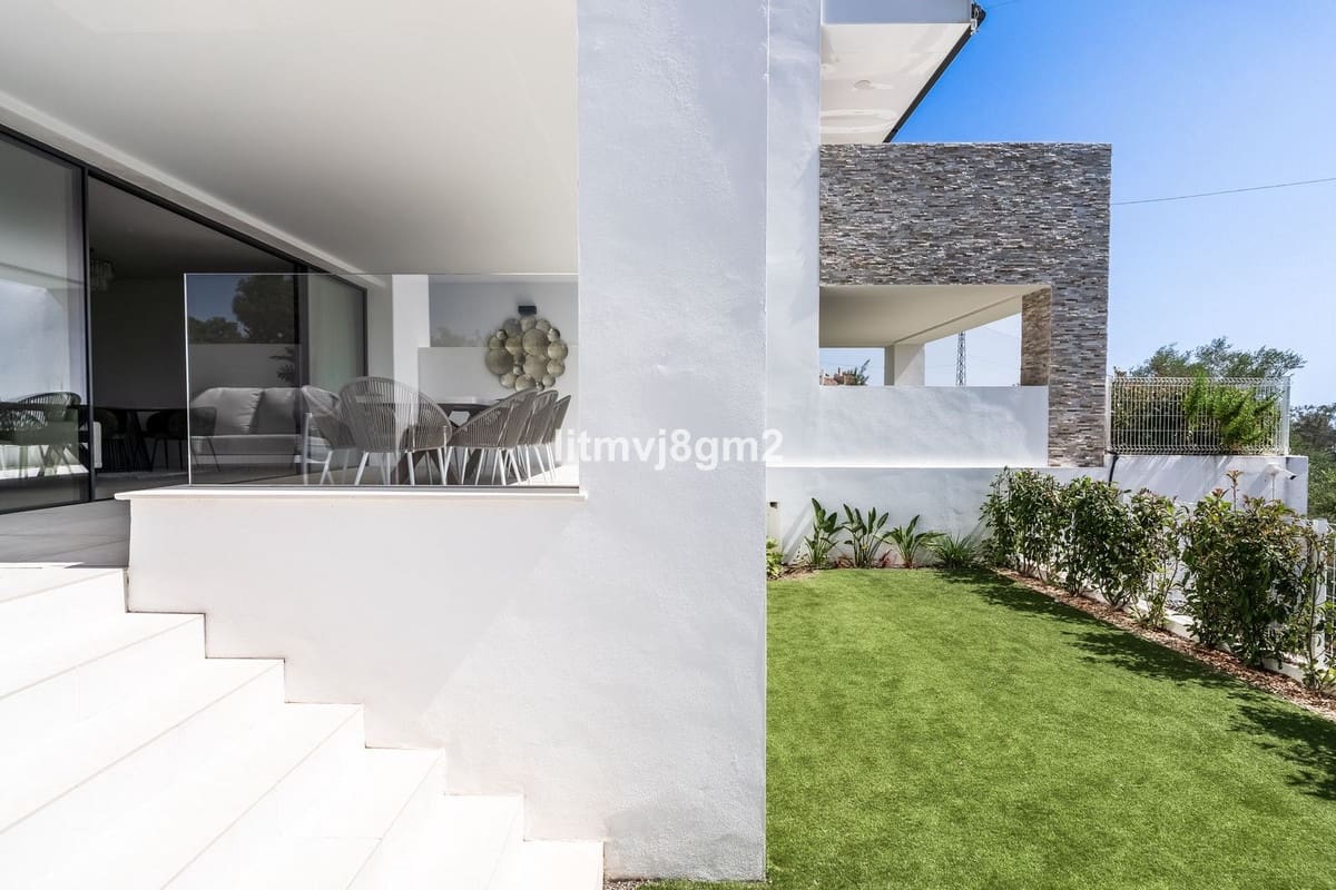 3 bedroom Apartment for sale in Cabopino with pool - € 1,000,000 (Ref: 9480537)