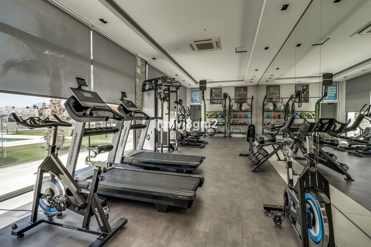 3 bedroom Apartment for sale in Cabopino with pool - € 1,000,000 (Ref: 9480537)