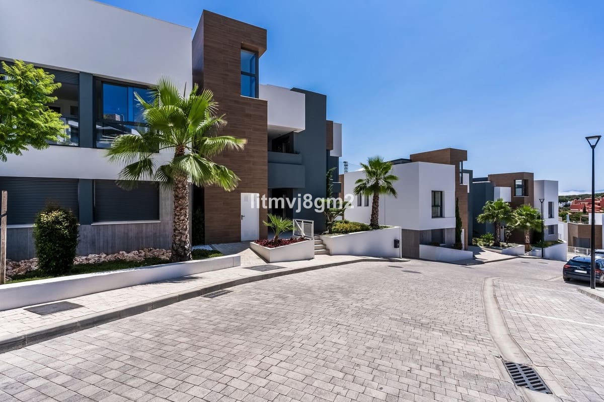 3 bedroom Apartment for sale in Cabopino with pool - € 1,000,000 (Ref: 9480537)