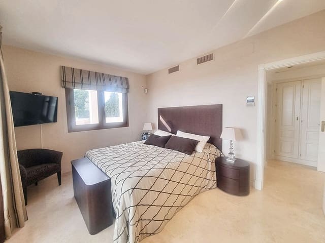 3 bedroom Penthouse for sale in El Paraiso, Estepona - € 1,000,000 (Ref: 9480538)