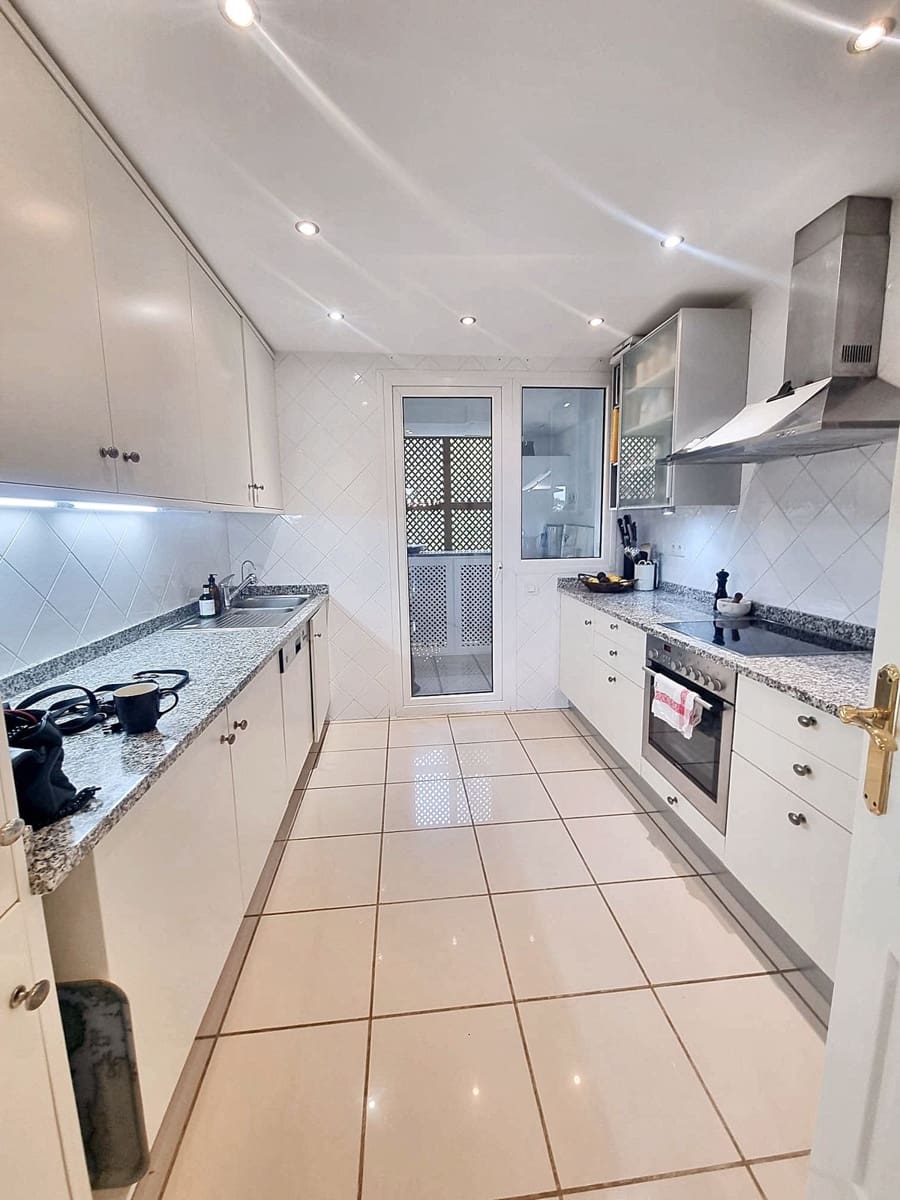 3 bedroom Penthouse for sale in El Paraiso - € 1,000,000 (Ref: 9480538)