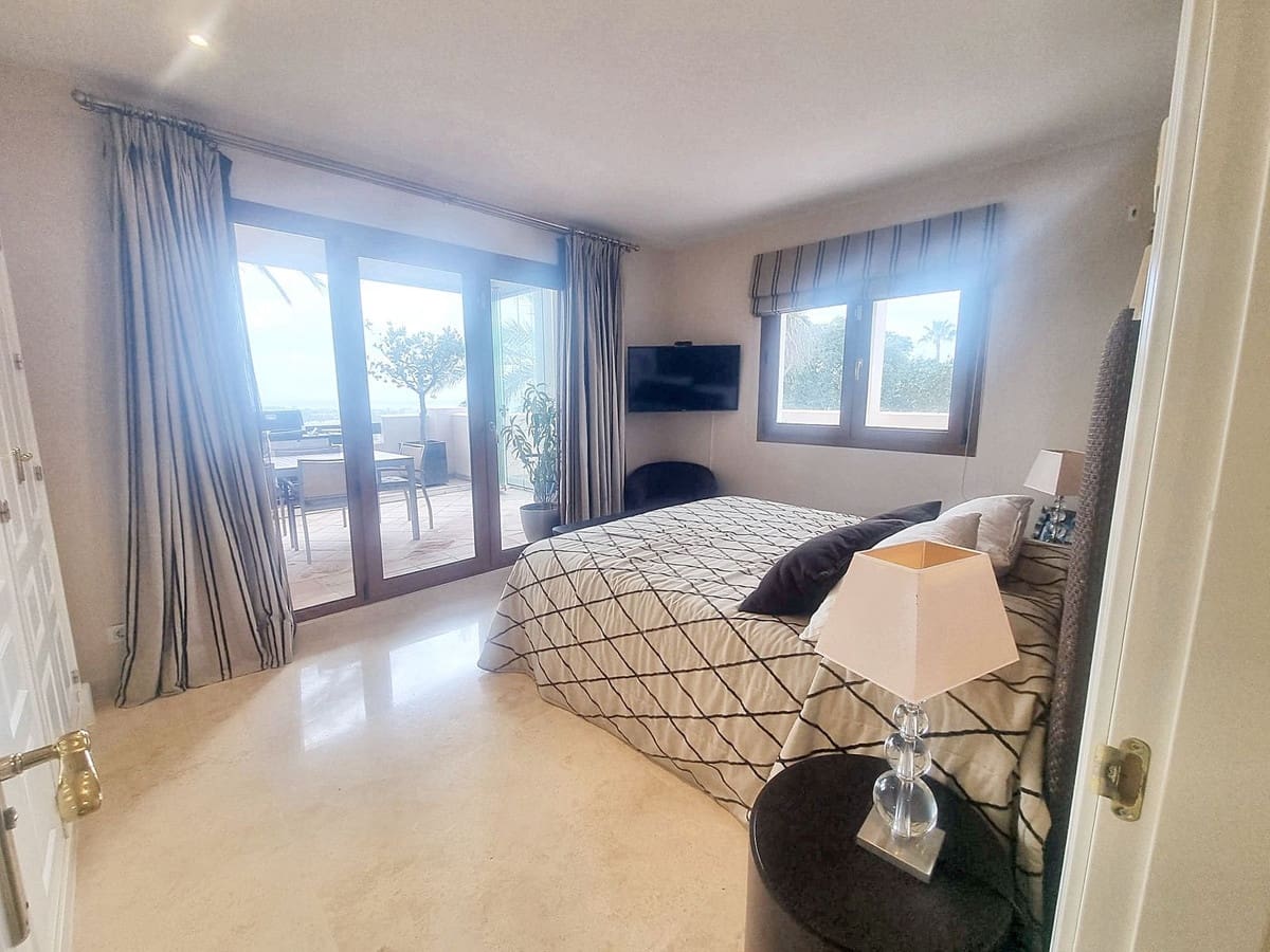 3 bedroom Penthouse for sale in El Paraiso - € 1,000,000 (Ref: 9480538)