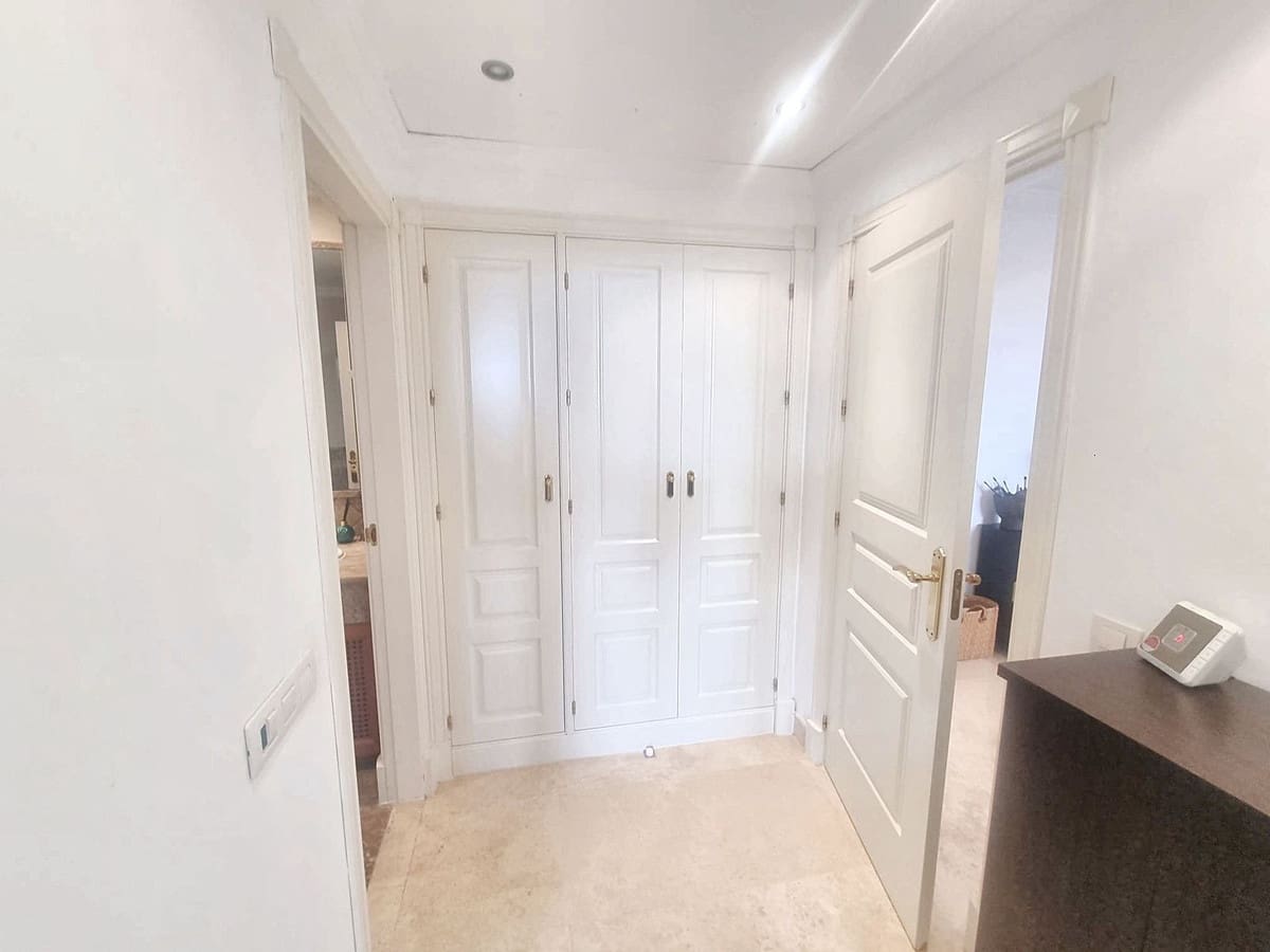 3 bedroom Penthouse for sale in El Paraiso - € 1,000,000 (Ref: 9480538)