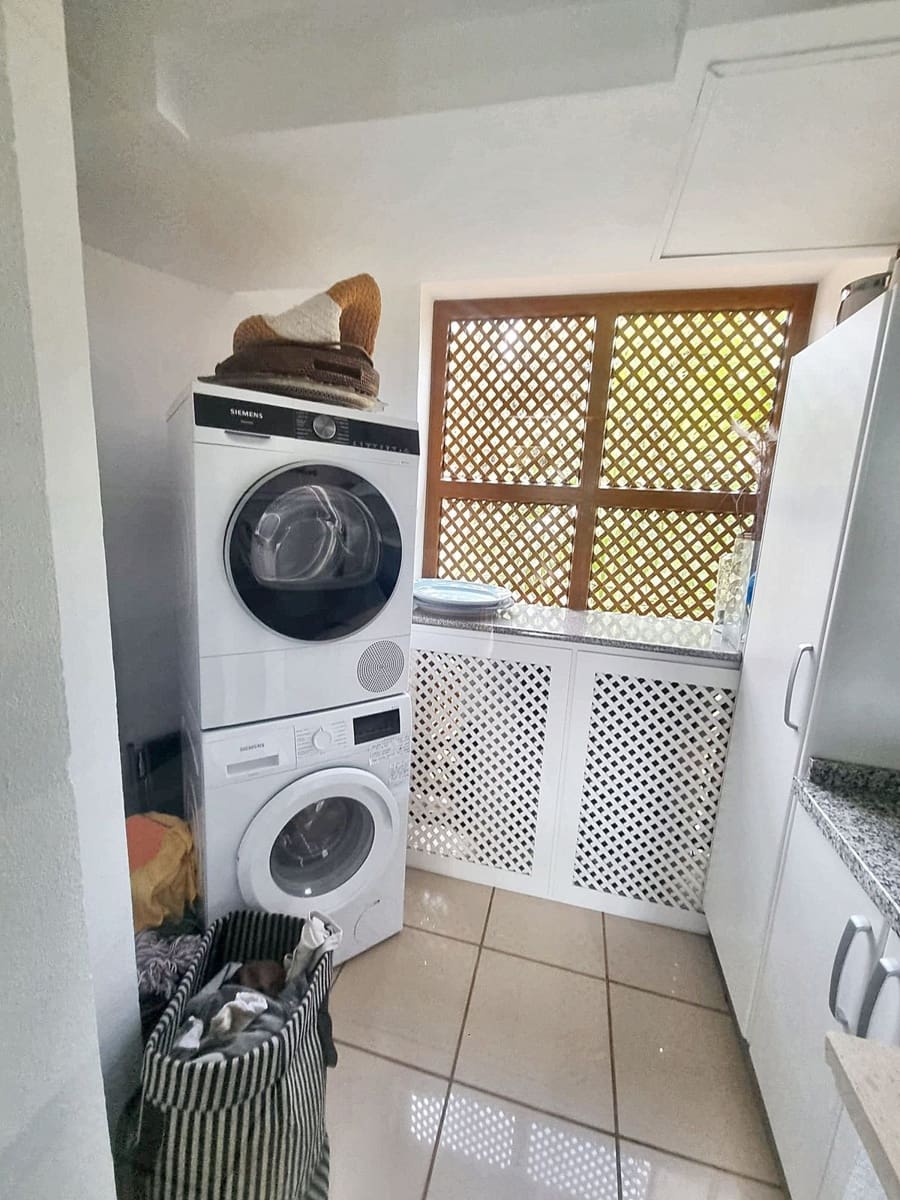 3 bedroom Penthouse for sale in El Paraiso - € 1,000,000 (Ref: 9480538)