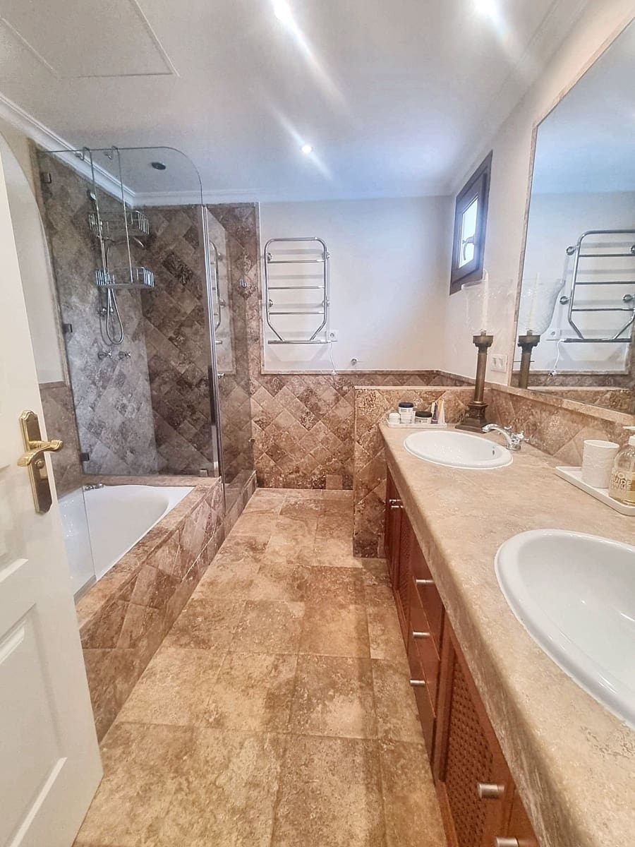 3 bedroom Penthouse for sale in El Paraiso - € 1,000,000 (Ref: 9480538)