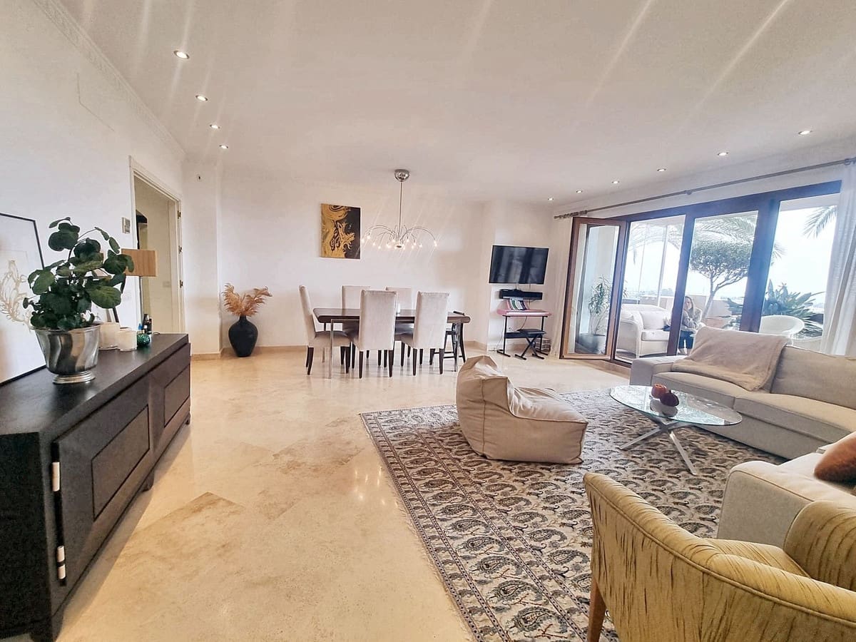 3 bedroom Penthouse for sale in El Paraiso - € 1,000,000 (Ref: 9480538)