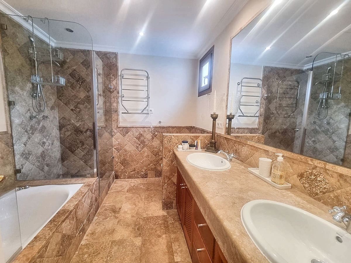 3 bedroom Penthouse for sale in El Paraiso - € 1,000,000 (Ref: 9480538)