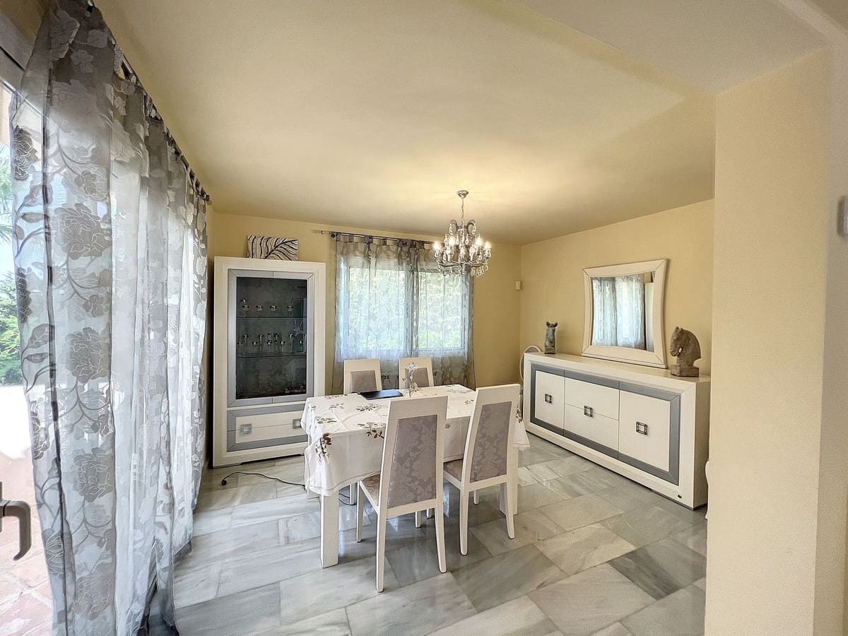 5 bedroom Villa for sale in Mijas with pool - € 1,000,000 (Ref: 9480539)