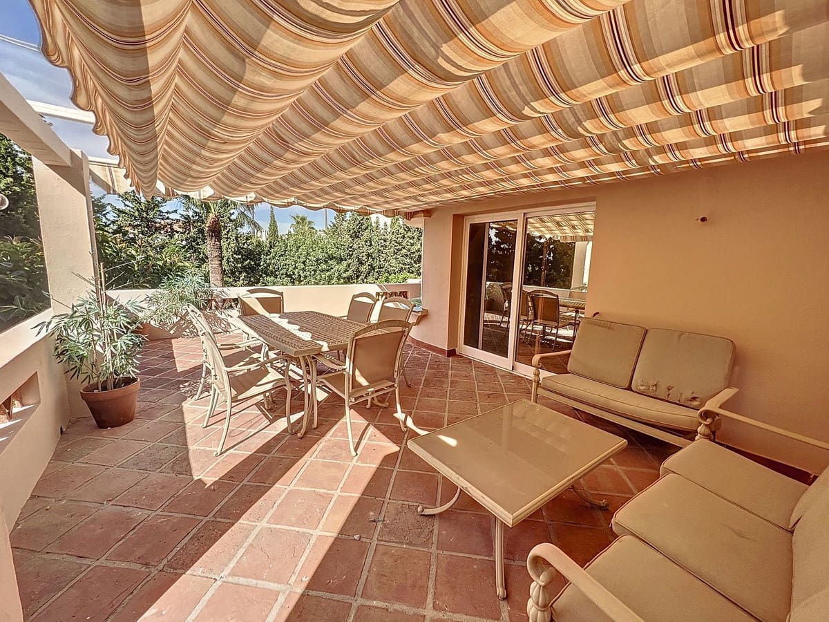 5 bedroom Villa for sale in Mijas with pool - € 1,000,000 (Ref: 9480539)